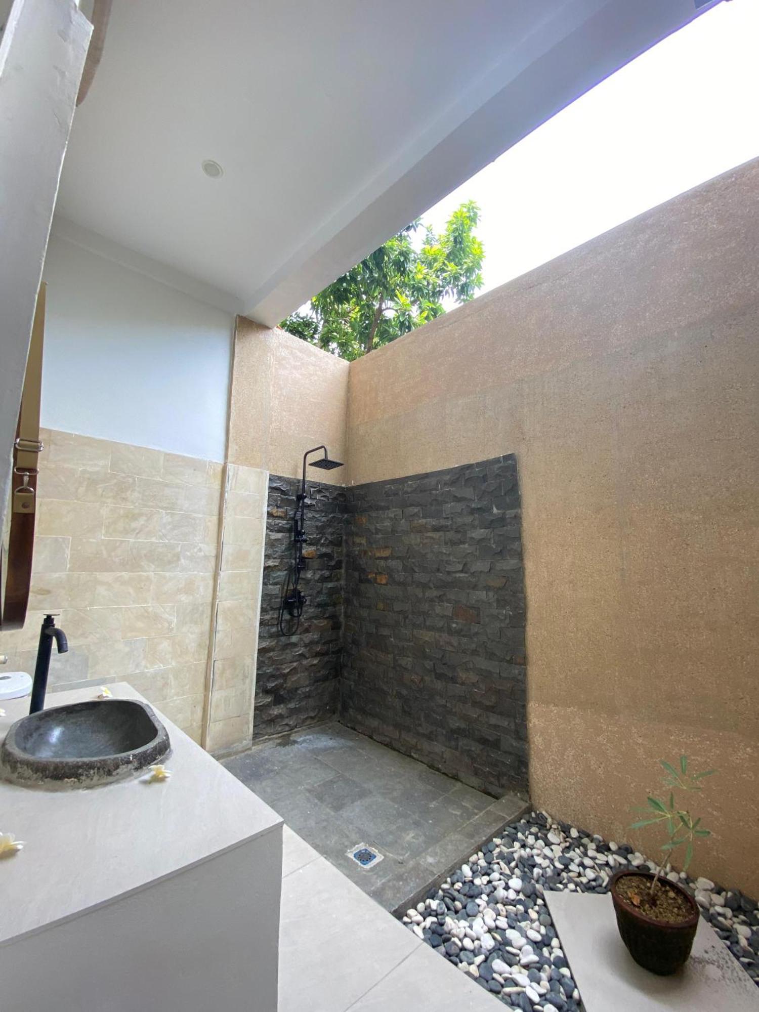 Zavana Rooms & Restaurant Tanjungkarang Exterior foto