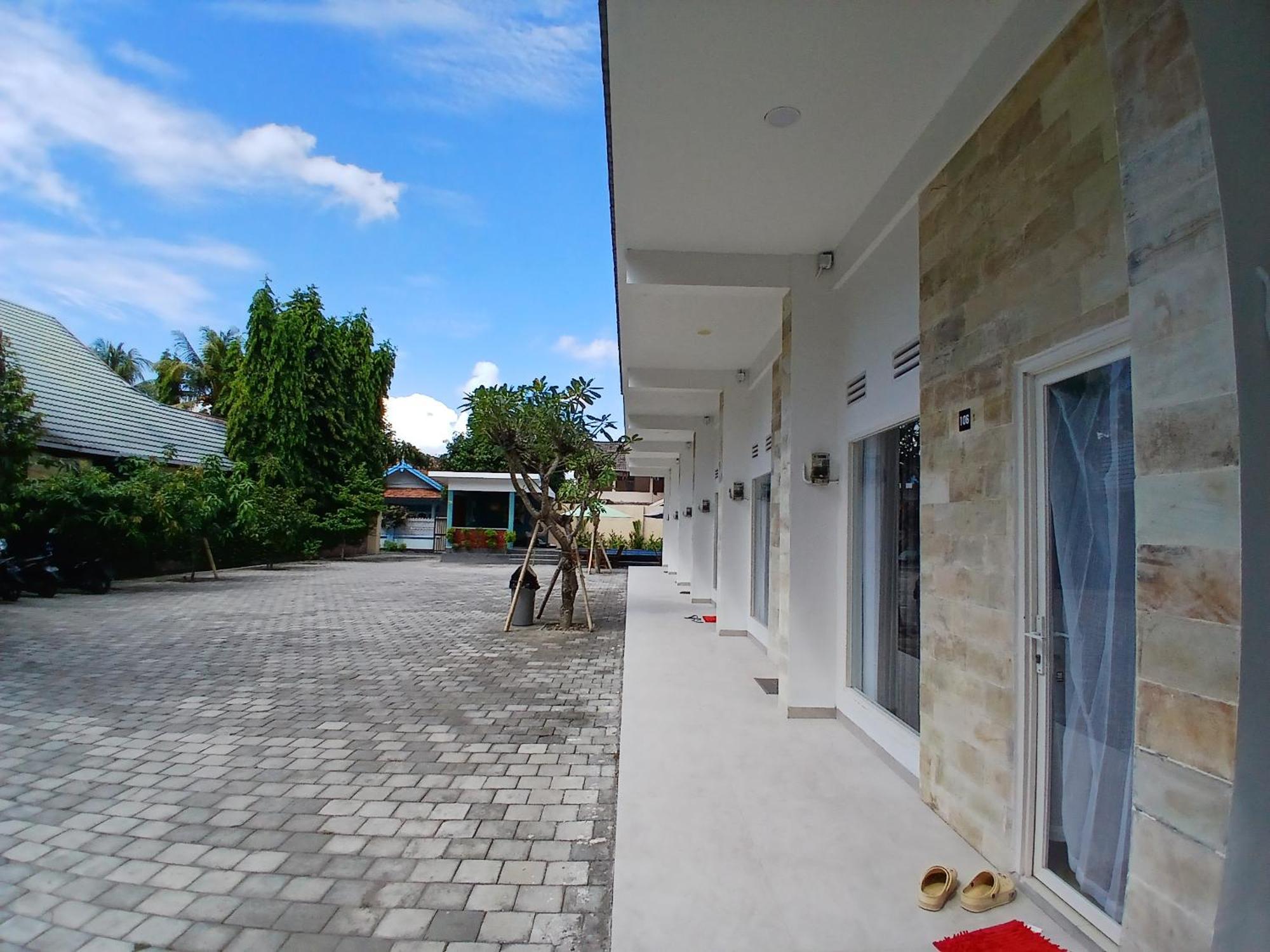 Zavana Rooms & Restaurant Tanjungkarang Exterior foto