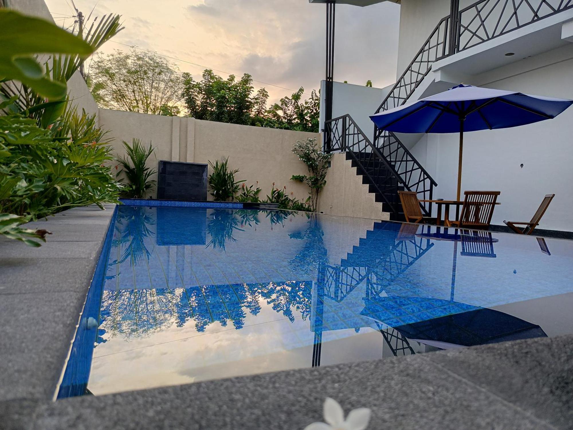 Zavana Rooms & Restaurant Tanjungkarang Exterior foto