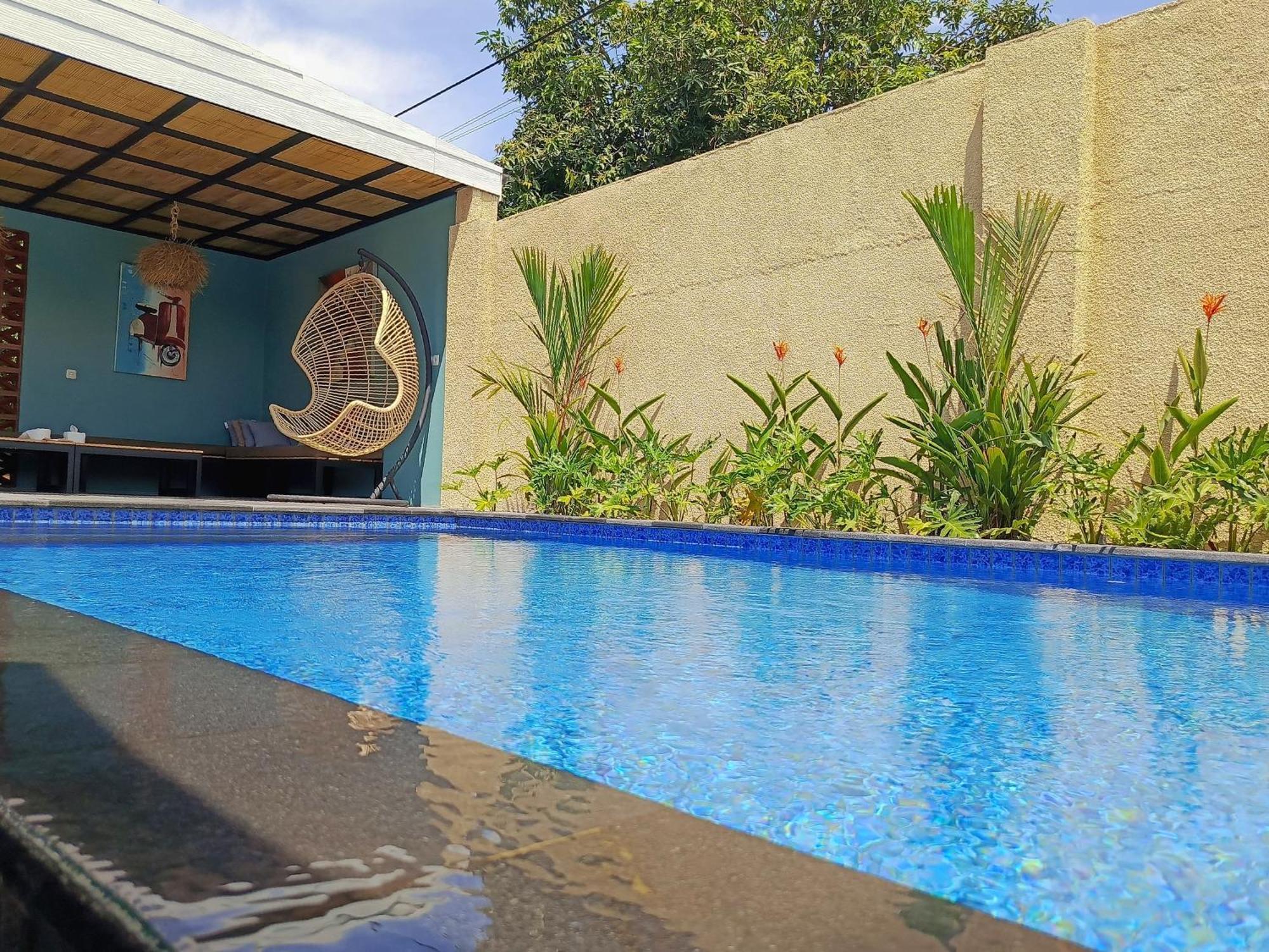 Zavana Rooms & Restaurant Tanjungkarang Exterior foto